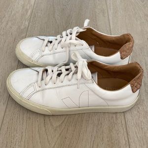 White size 7 Veja shoes bastille
